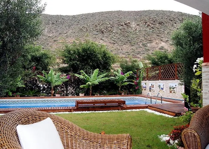 Villa With Private Pool And Beautiful Garden