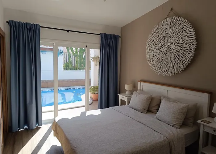 Beautiful Holiday Villa With Heated Private Pool, Los Cristianos